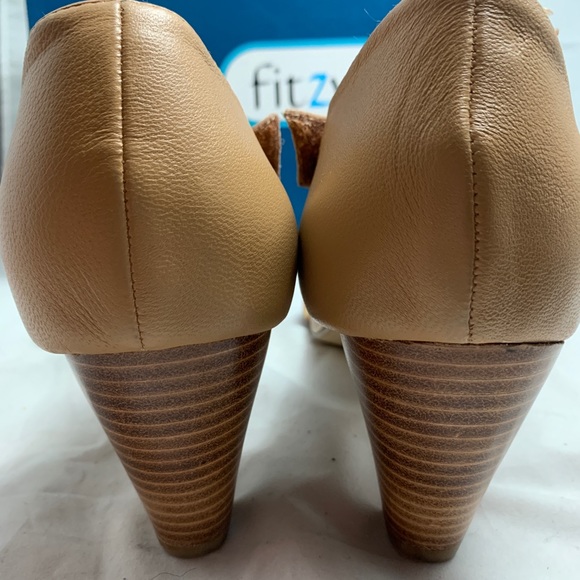 New Fitzwell tan 11 leather sandal w/ stacked heel - Picture 8 of 8